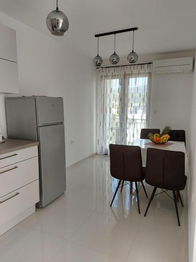 Apartmani I & J Seric Seget Vranjica Exterior foto