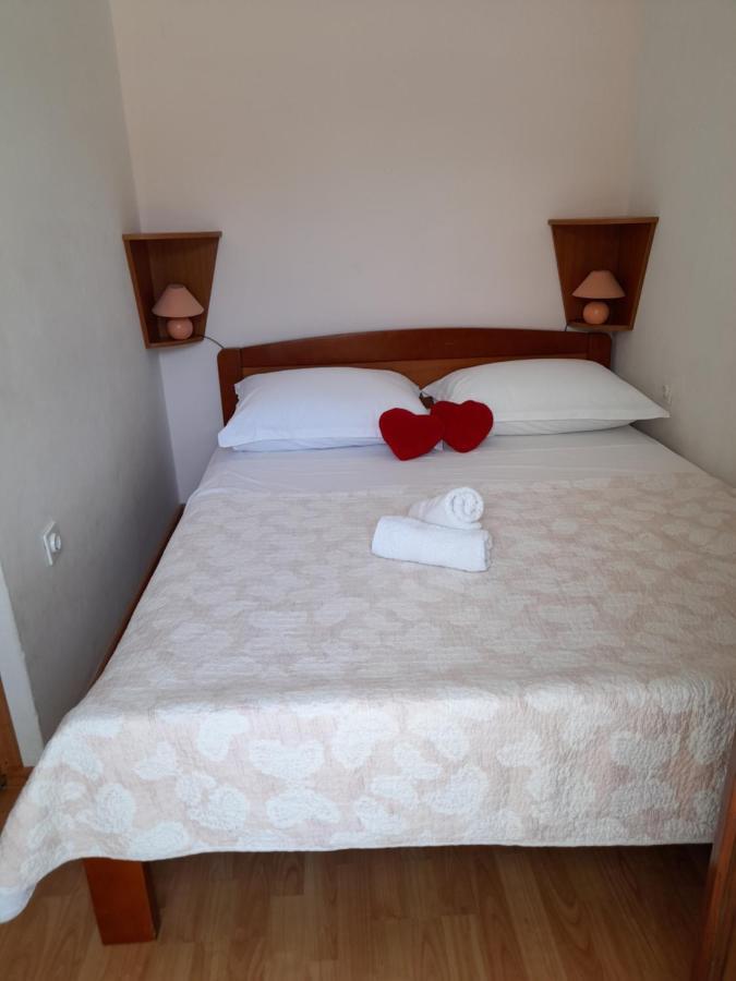 Apartmani I & J Seric Seget Vranjica Exterior foto