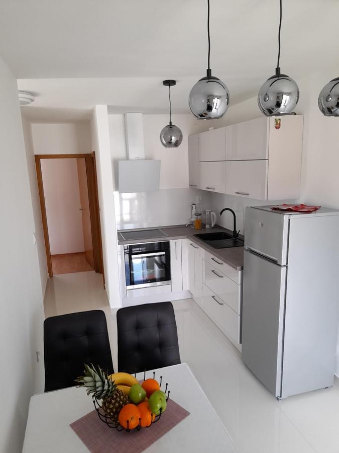 Apartmani I & J Seric Seget Vranjica Exterior foto