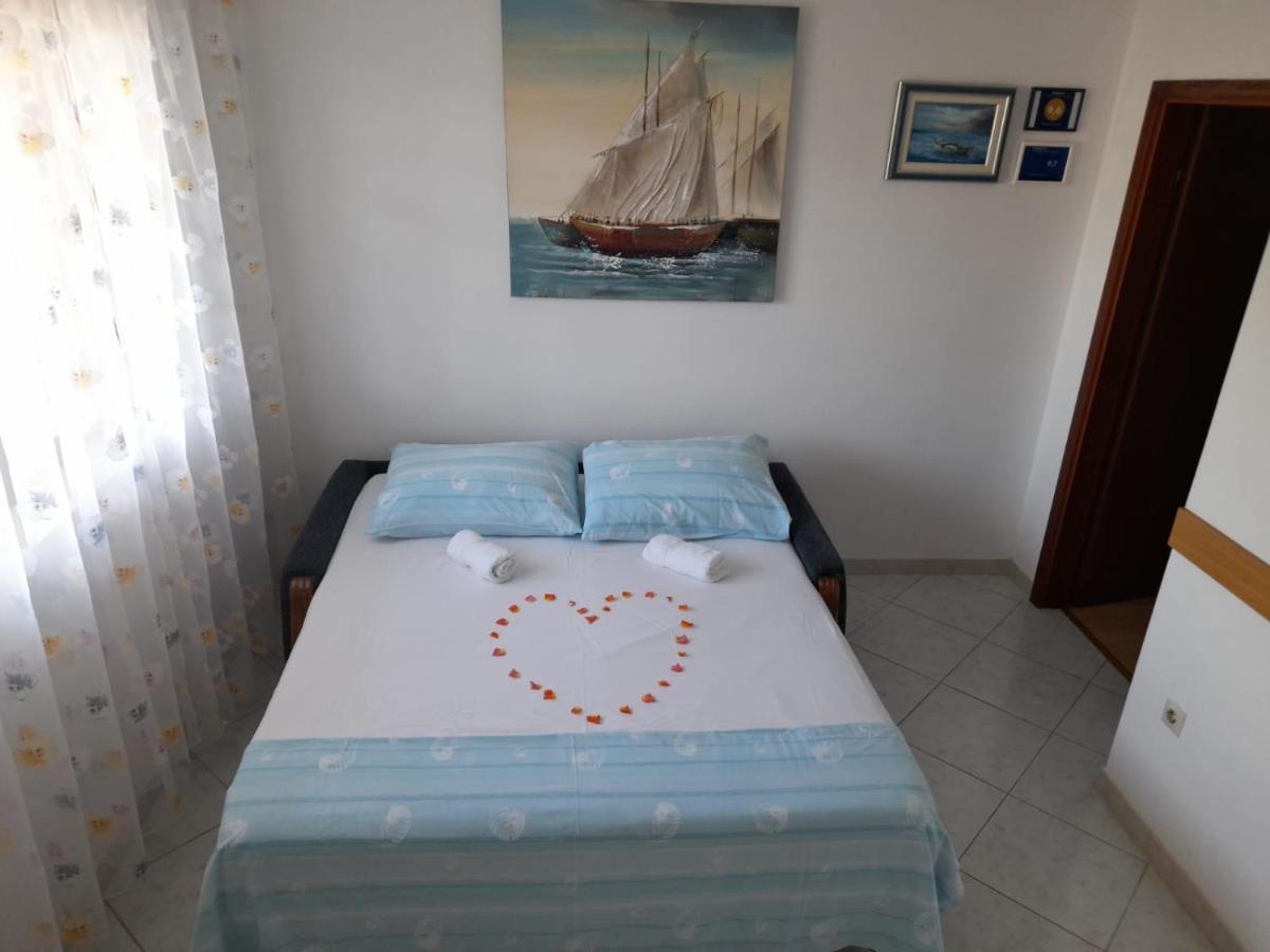 Apartmani I & J Seric Seget Vranjica Exterior foto