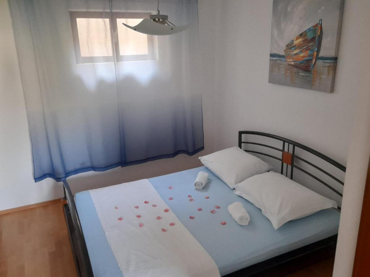 Apartmani I & J Seric Seget Vranjica Exterior foto