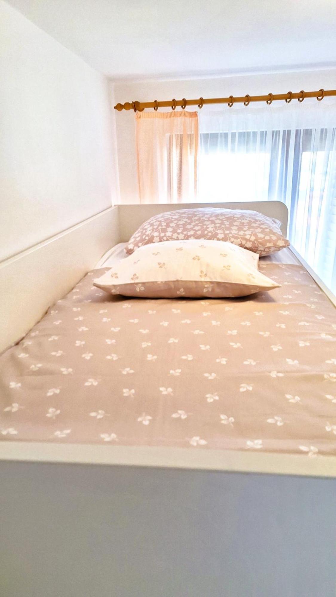 Apartmani I & J Seric Seget Vranjica Exterior foto