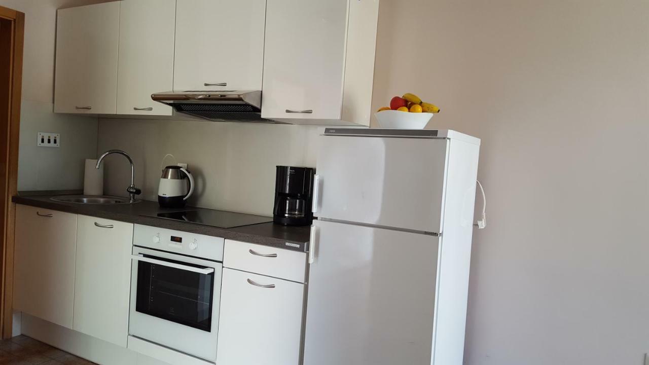 Apartmani I & J Seric Seget Vranjica Exterior foto