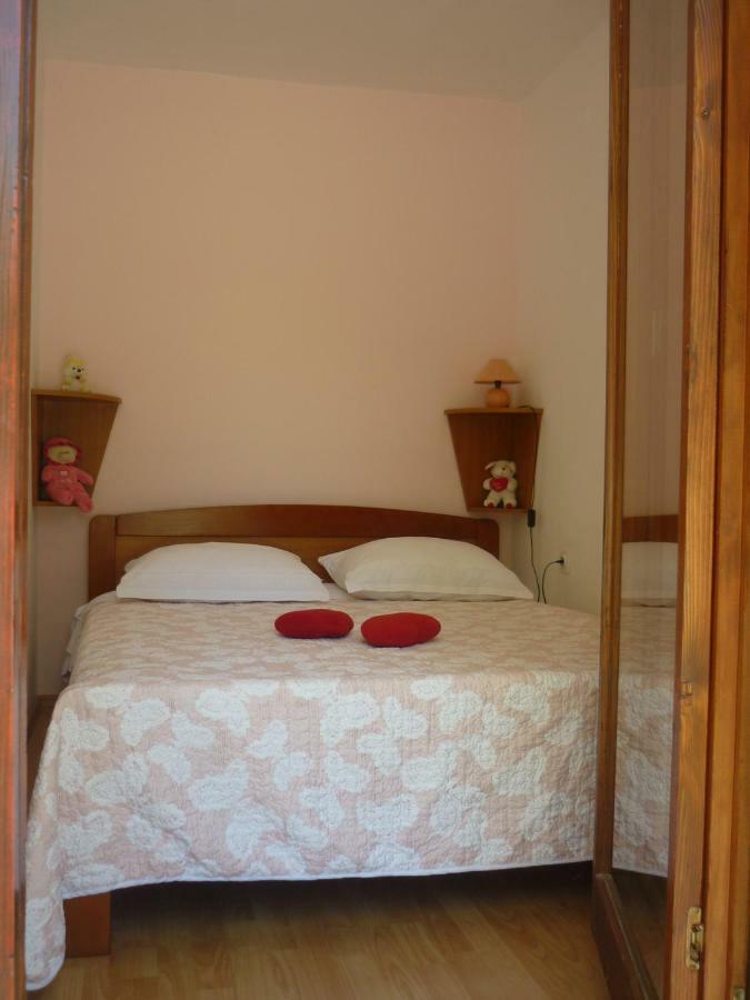 Apartmani I & J Seric Seget Vranjica Exterior foto