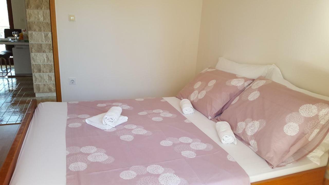 Apartmani I & J Seric Seget Vranjica Exterior foto