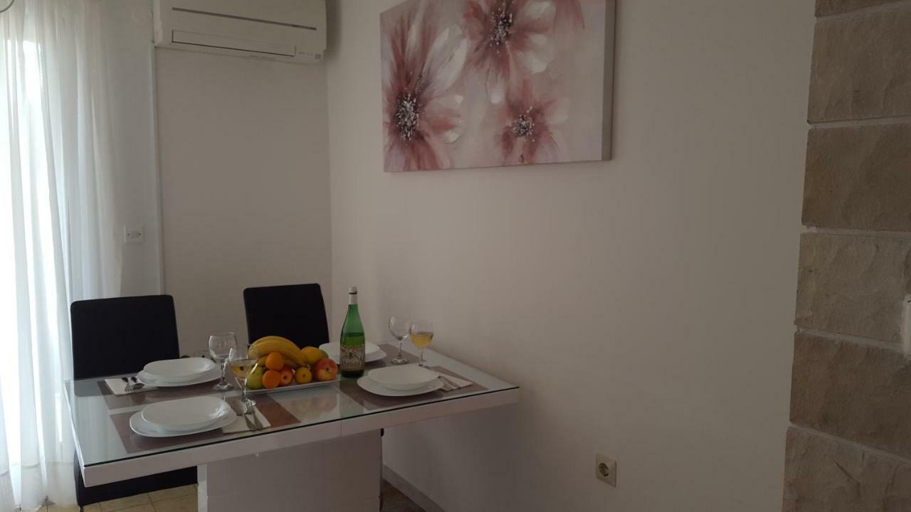 Apartmani I & J Seric Seget Vranjica Exterior foto