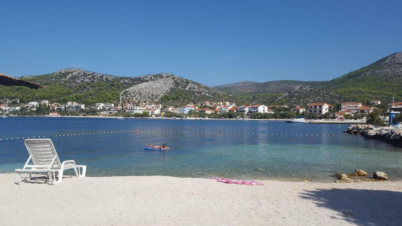Apartmani I & J Seric Seget Vranjica Exterior foto